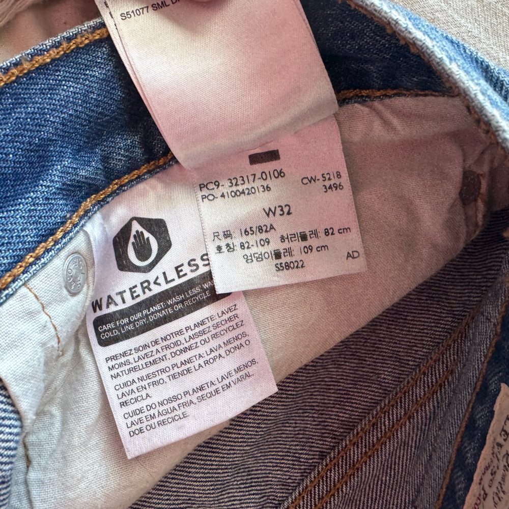 Levi’s Distressed High Rise Shorts - Picture 4 of 4